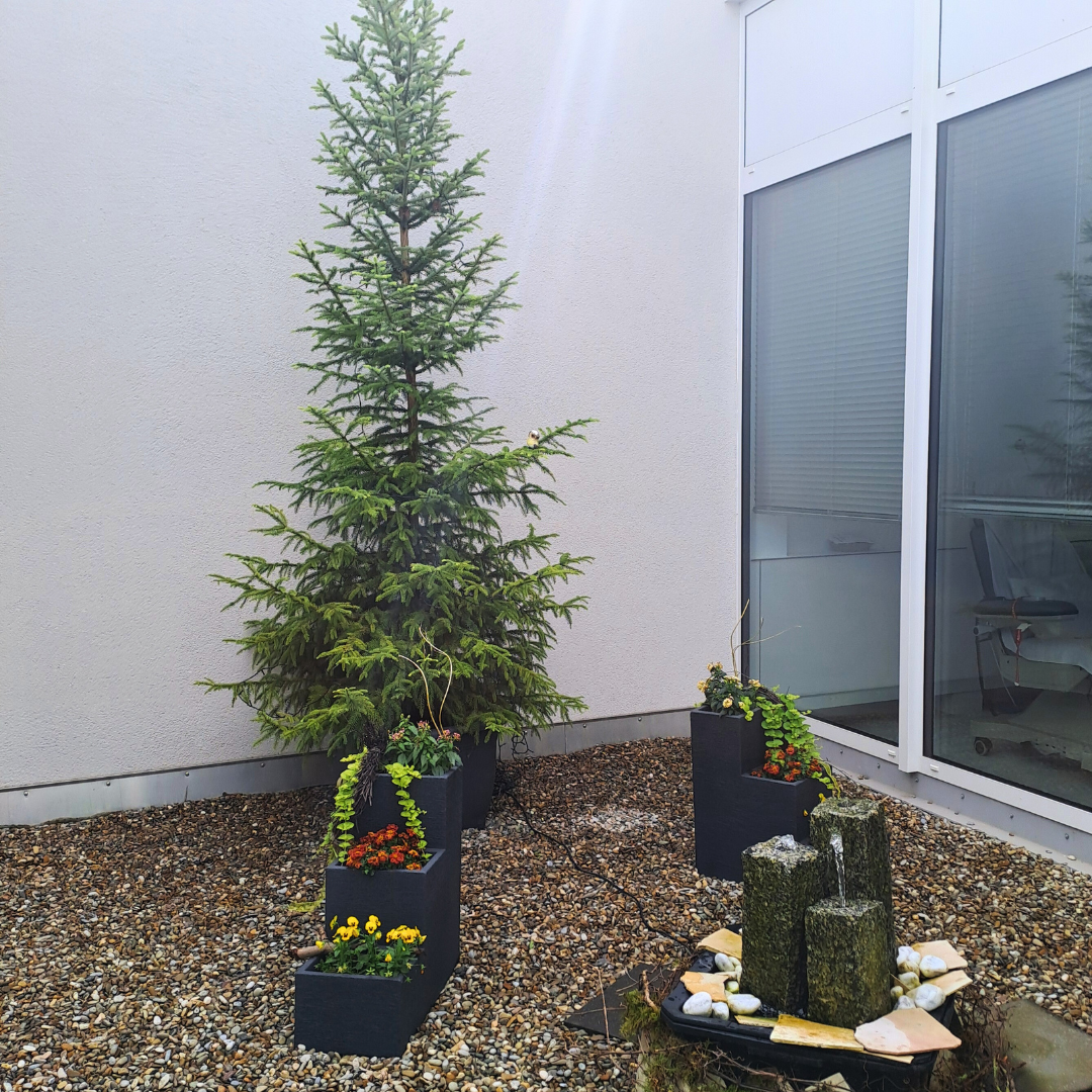 Blick in den Lichthof mit Brunnen